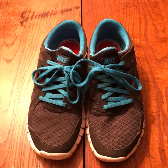 Nike Shoes - Nike Free Run 2